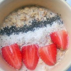 A picture of Strawberry Coconut Cinnamon Overnight Oats.
