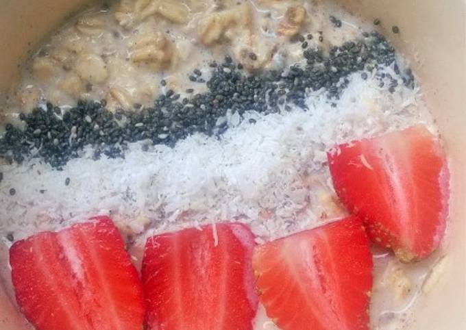 Simple Way to Prepare Speedy Strawberry Coconut Cinnamon Overnight Oats