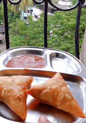 पट्टी समोसा (samosa recipe in marathi) रेसिपी चे मुख्य फोटो 