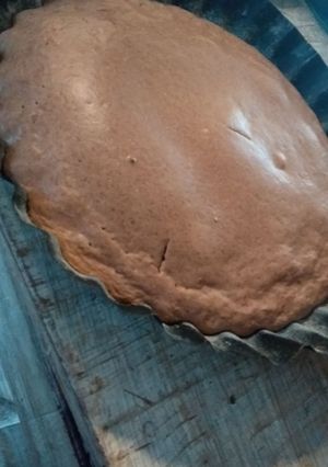 Una foto de Torta de chocolate, avena y banana proteica