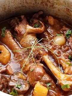 Φωτογραφία της συνταγής Coq Au Vin (Κόκορας Κρασάτος)