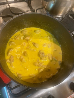 Una foto de Pollo agridulce con curry y salsa de ananá y banana