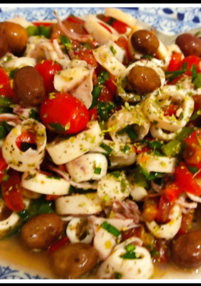 Una foto de Ensalada de chipirones