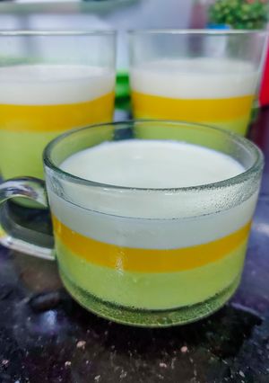 Hình của món Pudding sữa chua bơ đào.