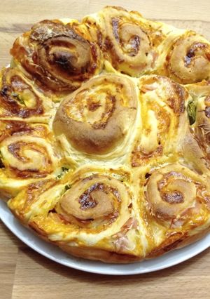 Burgonyás kelt - tésztás csiga recept fotója