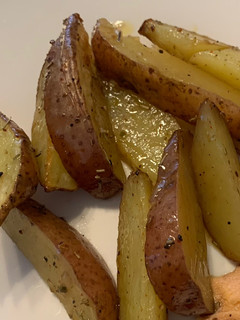 Una foto de Papas al romero 😋