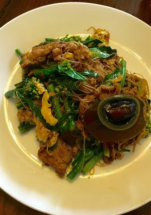 รูปของ ผัดซิอิ้วไข่เยี่ยวม้า