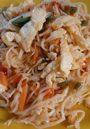 A picture of Egg chowmein.