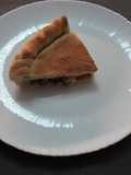 Focaccia cu cârnați, ciuperci și cașcaval