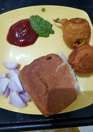 A picture of Vada pav.