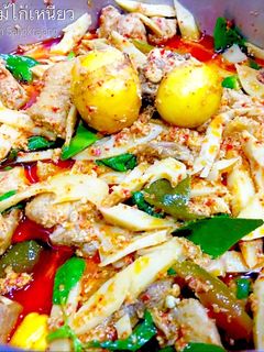รูปของ แกงเผ็ดหน่อไม้ไก่เหนียว