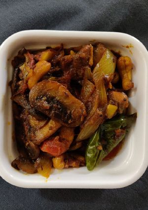 A picture of Mushroom Masala dry.
