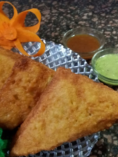 બ્રેડ પકોડા (bread pakoda Recipe In Gujarati) રેસીપી મુખ્ય ફોટો