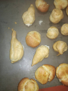 Una foto de Profiteroles y buñuelos rellenos de crema