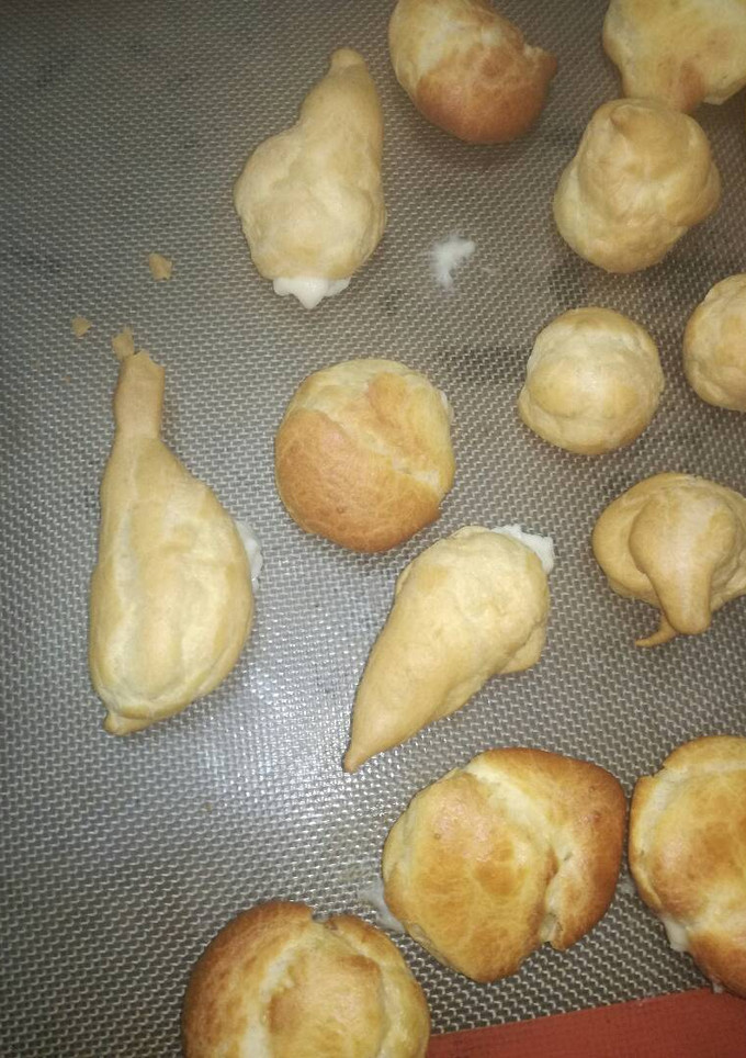 Una foto de Profiteroles y buñuelos rellenos de crema