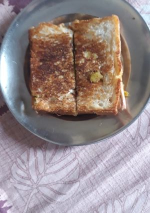 आलू के सैंडविच(aloo ke sandwich recipe in hindi) रेसिपी मुख्य फोटो