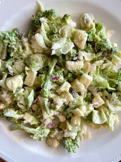 Una foto de Ensalada de brócoli con salsa de mostaza