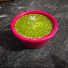 A picture of Green coriander mint chutney.