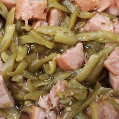 A picture of Green beans and smoked sausage.