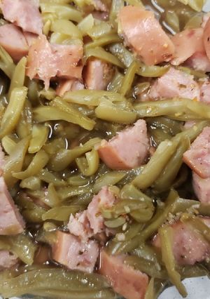 A picture of Green beans and smoked sausage.