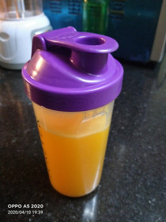 A picture of Onion juice for breakfast.