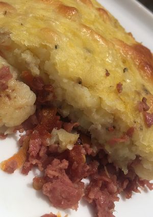 A picture of Sausage shepherds pie.