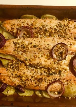 Una foto de Trucha al horno lima y frutos secos