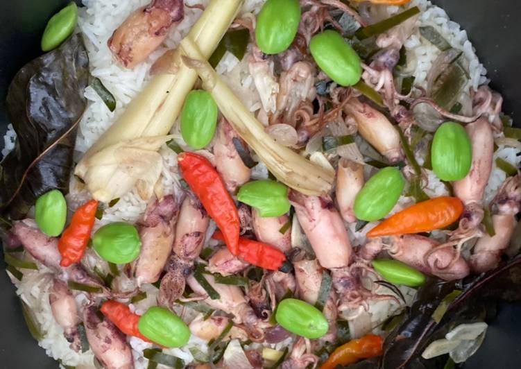 Bagaimana Menyiapkan Nasi liwet daun jeruk cumi asin, Paling Enak