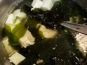 Gambar sup rumput laut dashi