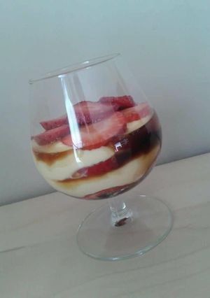 Une photo de Tiramisu fraise mascarpone vinaigre balsamique