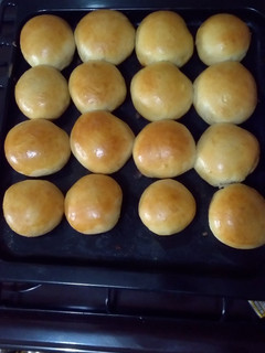 A picture of Soft buns/dinner rolls.