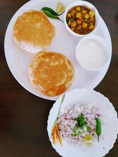 छोले भटूरे (यीस्ट से बना) (chole bhature recipe in hindi) रेसिपी मुख्य फोटो