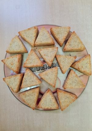 Una foto de Scones de harina de maíz blanco precocido y queso 🌽 🧀
