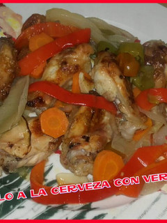 Una foto de Pollo a la cerveza con verduras