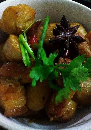 Hình của món Khoai sọ kho thịt ba chỉ.