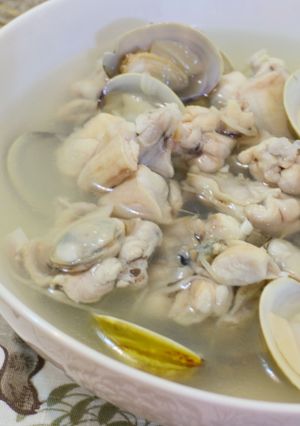 蒜頭蛤蜊田雞湯 的食譜成品照片