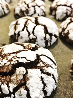 Una foto de Galletas de chocolate craqueladas