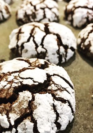 Una foto de Galletas de chocolate craqueladas