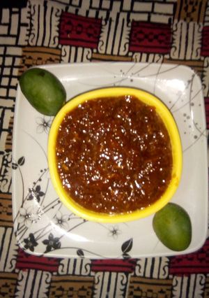 खट्टी और मीठी मेंगो चटनी (Sweet and sour mango chutney recipe in hindi) रेसिपी मुख्य फोटो