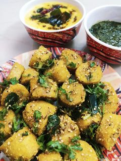 दुधी मुठिया(लोकी मुठिया) (Doodhi/lauki muthia recipe in Hindi) रेसिपी मुख्य फोटो