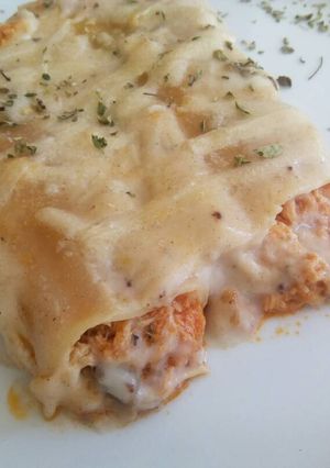 Una foto de Canelones de pollo asado y champiñones