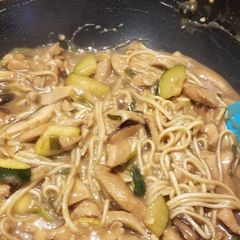 A picture of Chicken Lo Mein.