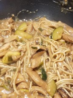 A picture of Chicken Lo Mein.