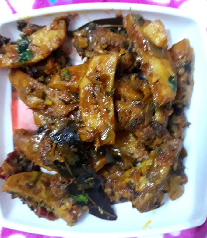 A picture of Khatte Aloo.