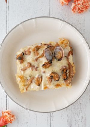 A picture of Carasau Bread Lasagna with Seafood Flavor.