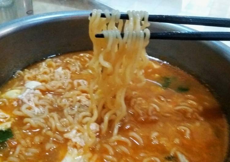 Shin ramyeon with egg and cheese