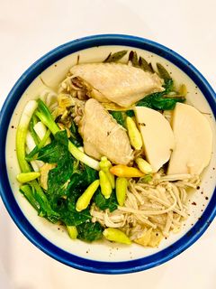 Hình của món Bún gà lá é 🐔🌿.