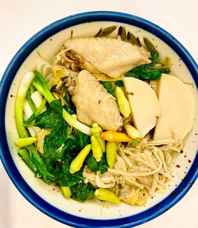 Hình của món Bún gà lá é 🐔🌿.