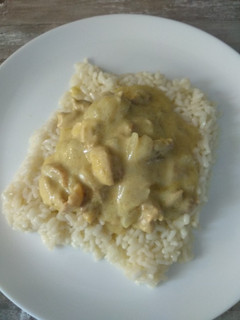 Una foto de Arroz con pollo al curry