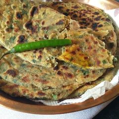 A picture of Bathua ka paratha.